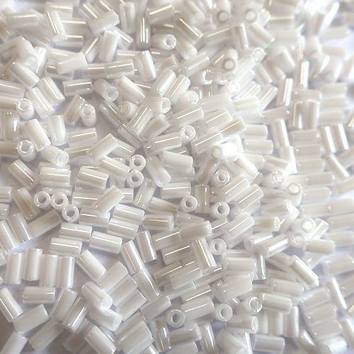 Бисер стеклярус 3 mm #0121 Непрозрачный глянцевый, белый